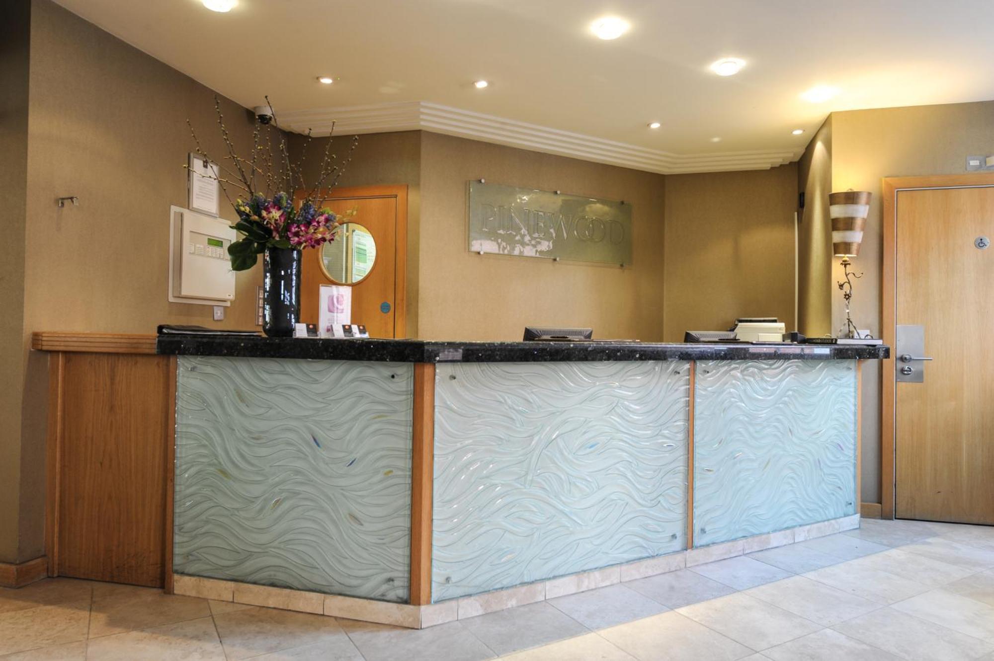The Pinewood Hotel Slough Esterno foto
