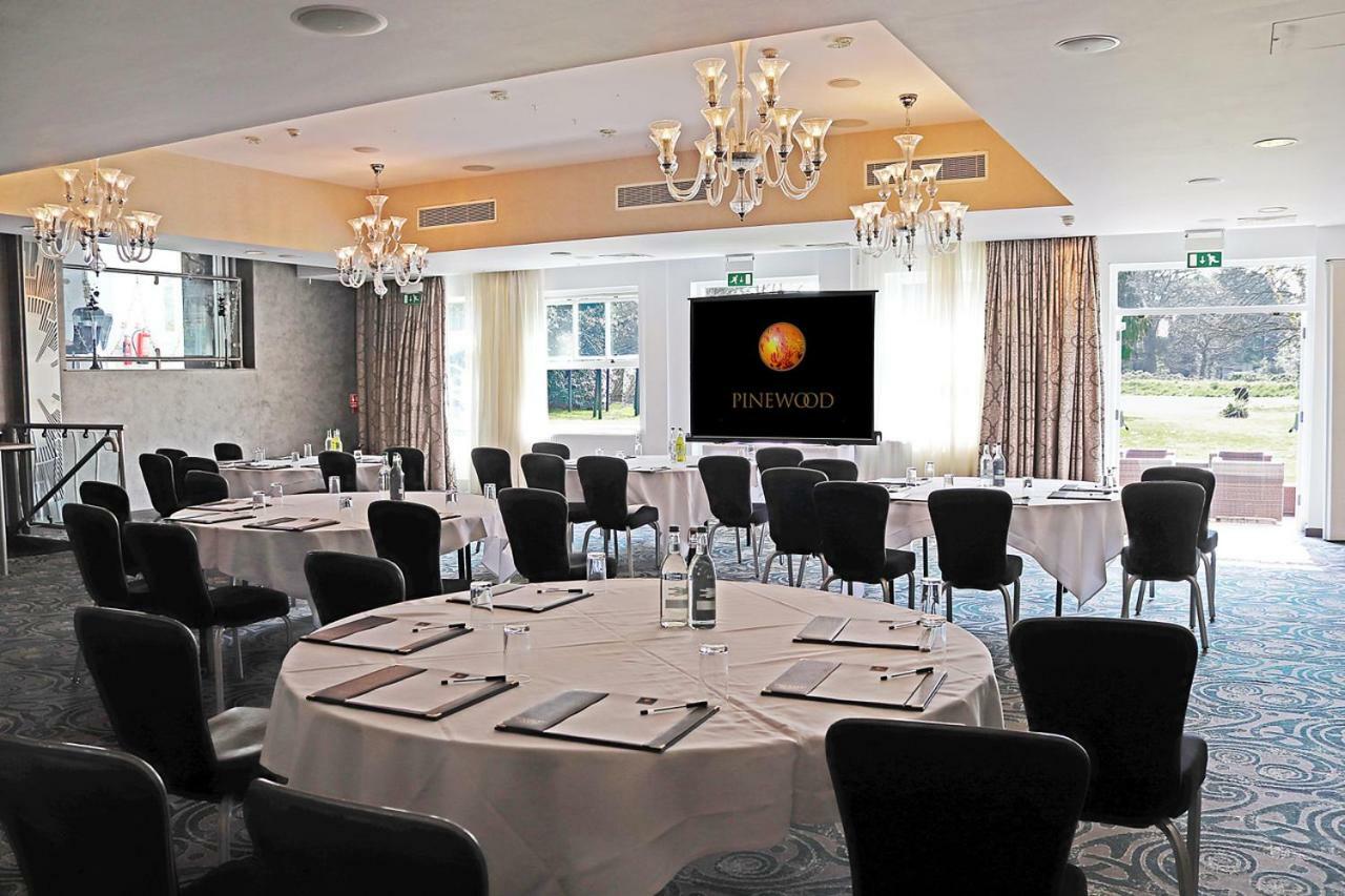 The Pinewood Hotel Slough Esterno foto